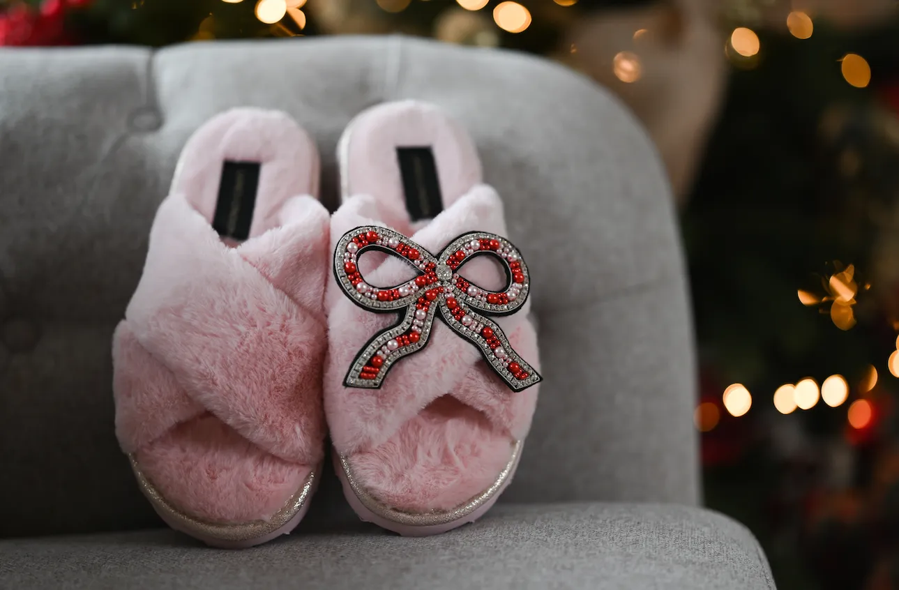 Chic Slippers with Deluxe Bow Brooch - Pink