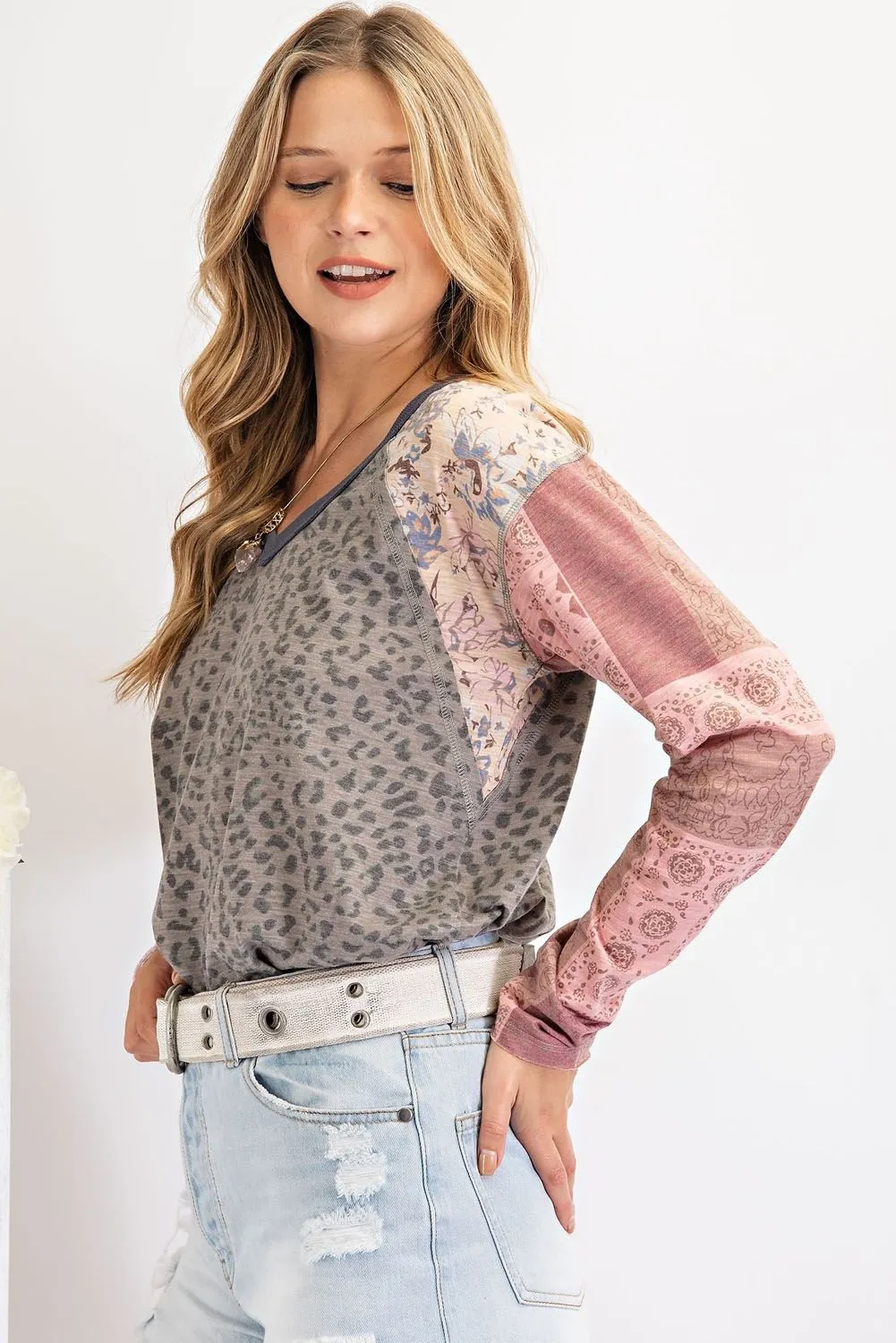 Dream-in animal print mix tribal sleeves V-neck knit top