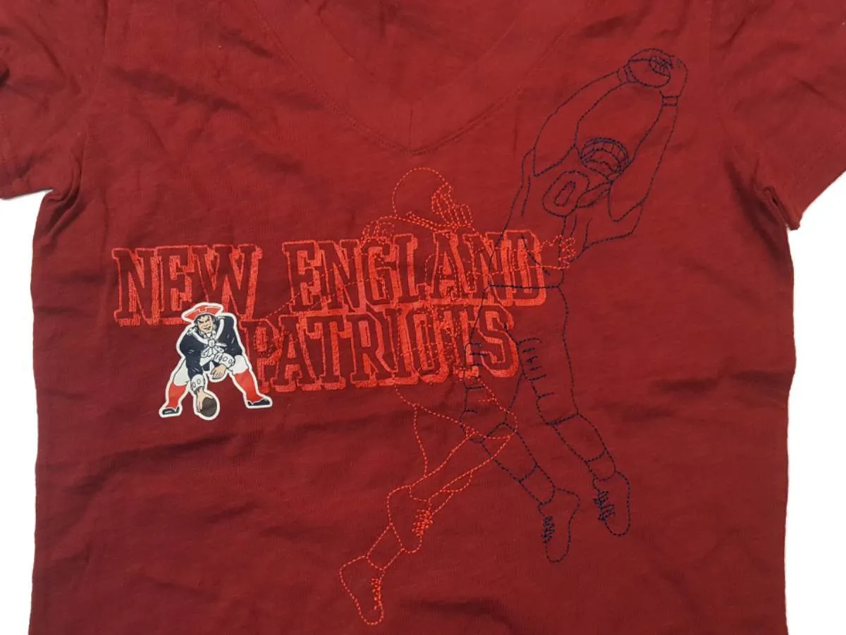 New England Patriots Reebok WOMENS Maroon Vintage Logo SS V-Neck T-Shirt (M)