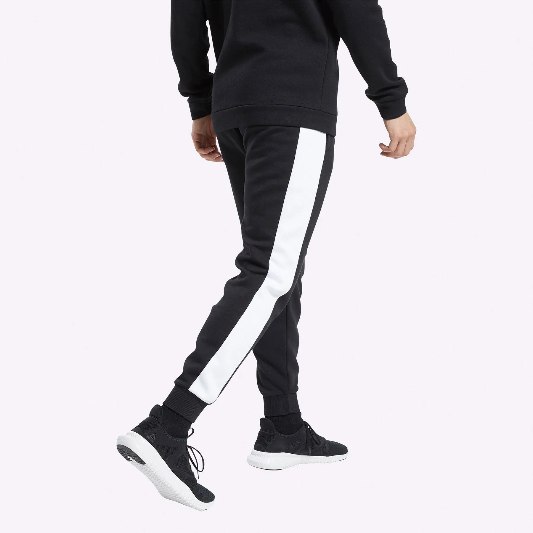 Reebok - Men's Training Essentials Linear Logo Joggers - BLACK