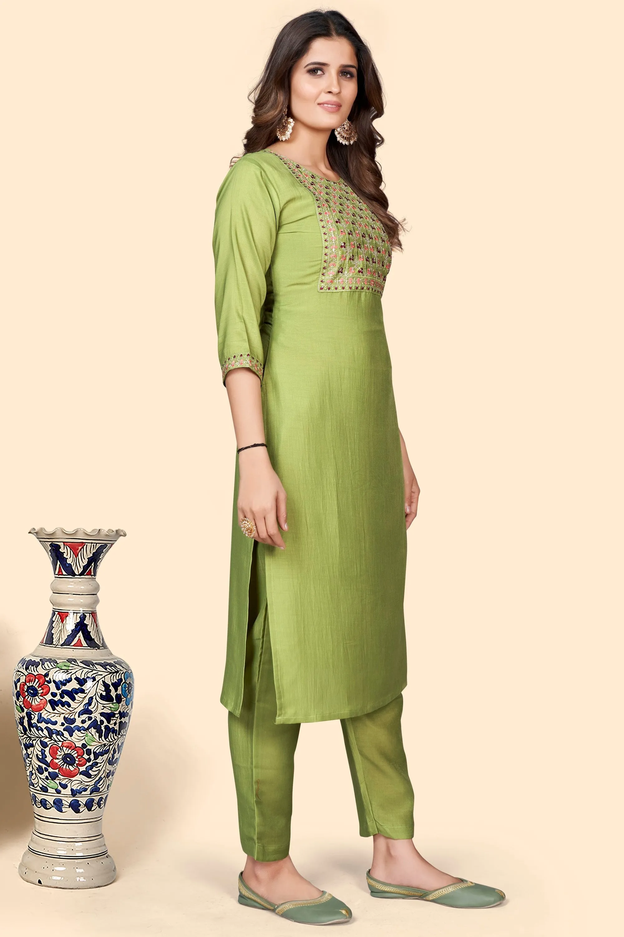 Women'S Embroidered Straight Chinon Pista  Stitched Kurta Pant With Dupatta