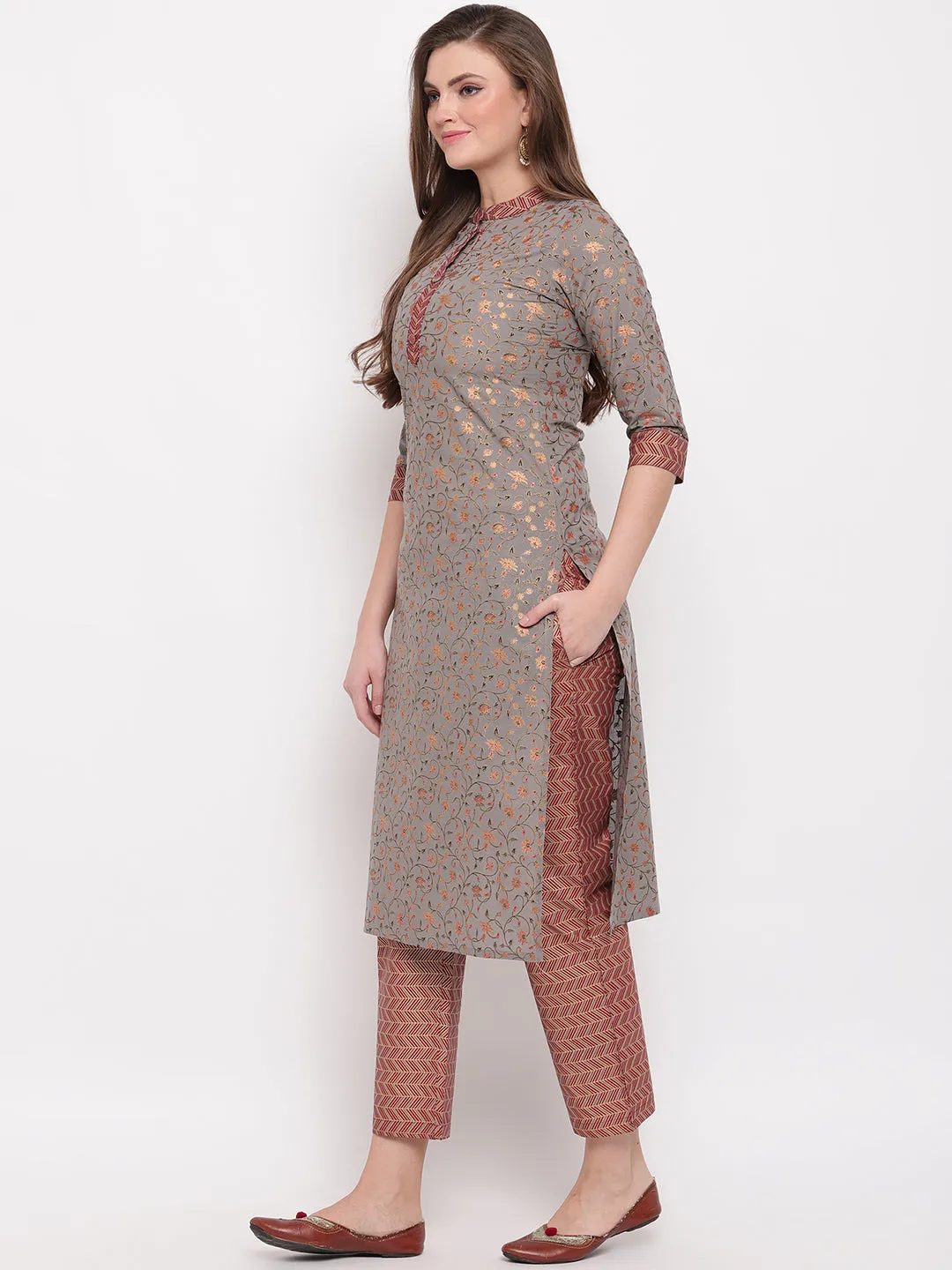 Women'S Foil Print & Hand Work Straight Cotton Grey Kurti